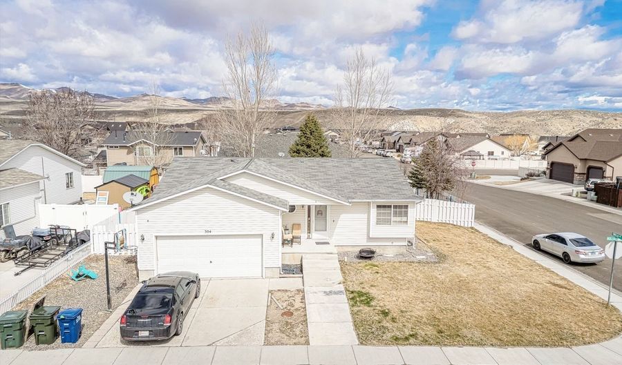 304 Rolling Hills Dr, Elko, NV 89801 - 6 Beds, 3 Bath