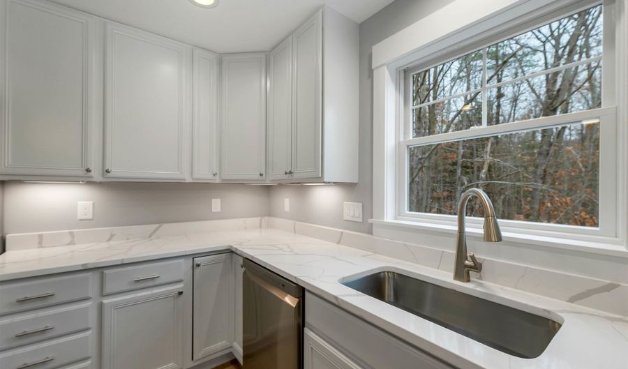 606 Alton Mountain Rd, Alton, NH 03810 - 4 Beds, 3 Bath
