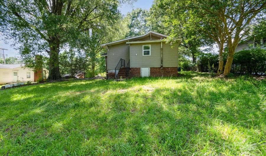 1224 Hollywood Ter, Albemarle, NC 28001 - 2 Beds, 1 Bath