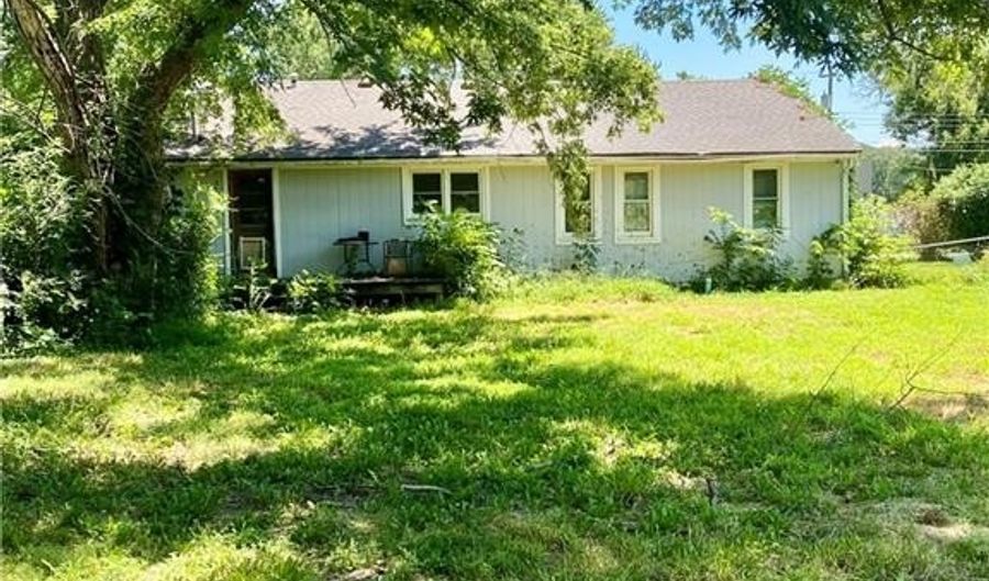 210 N BATES Ave, Adrian, MO 64720 - 2 Beds, 1 Bath