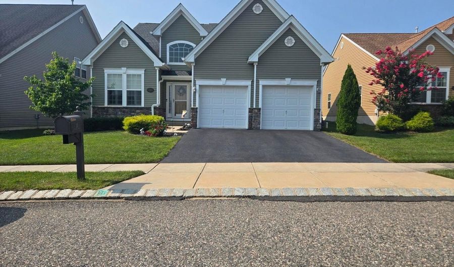 31 GARDEN Path, Barnegat, NJ 08005 - 3 Beds, 3 Bath