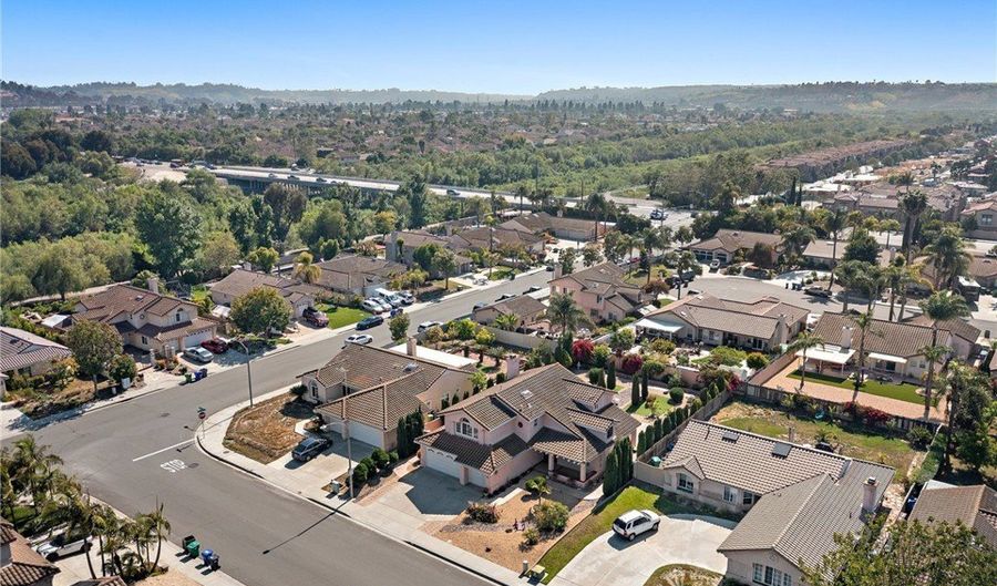 6 Avenida Descanso, Oceanside, CA 92057 - 4 Beds, 3 Bath