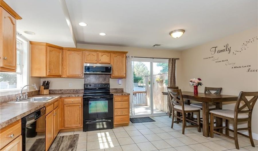 18 Willis St 18, Cranston, RI 02910 - 2 Beds, 2 Bath
