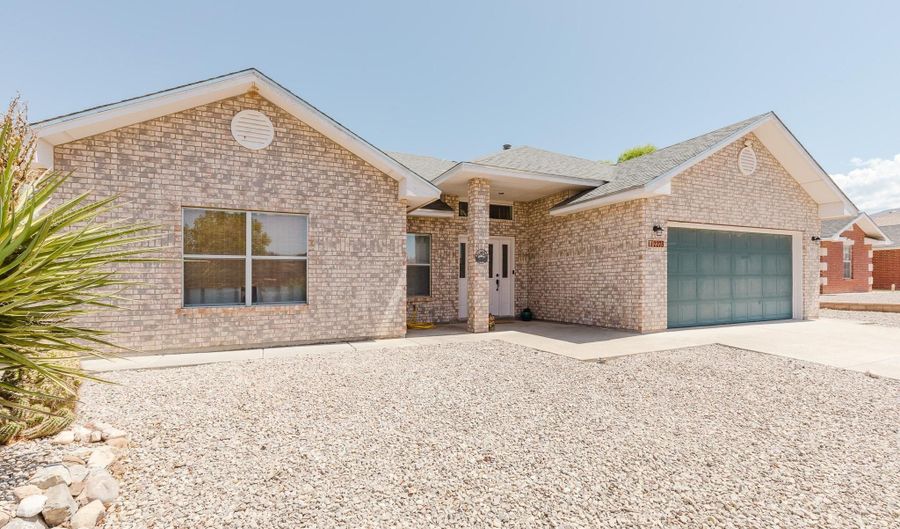 2273 Cielo Vis, Alamogordo, NM 88310 - 4 Beds, 2 Bath