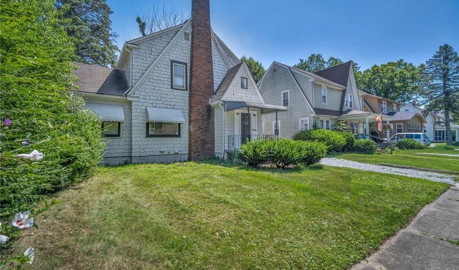 881 Valdes Ave, Akron, OH 44320 - 3 Beds, 2 Bath