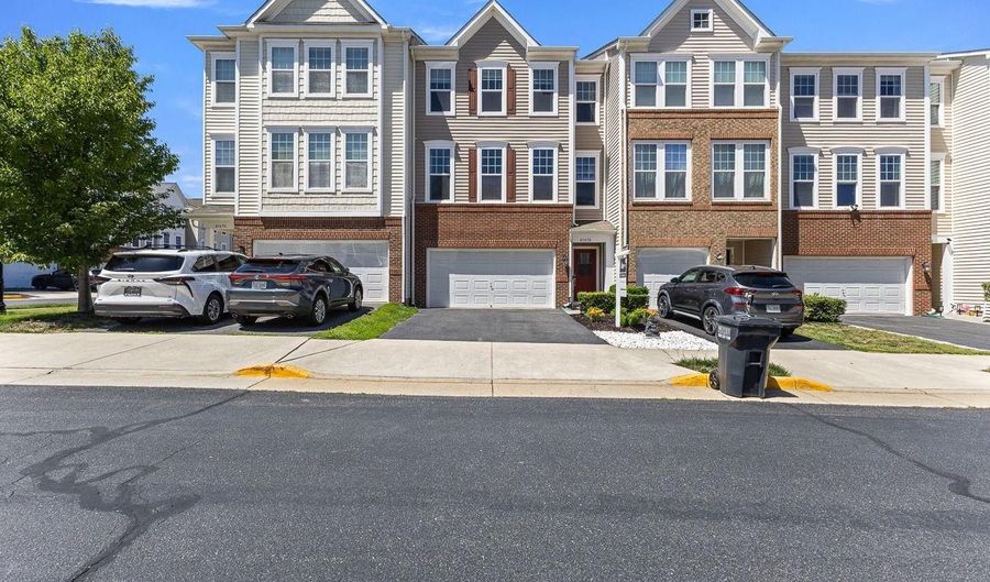 41678 WELL STONE Ter, Aldie, VA 20105 - 4 Beds, 4 Bath