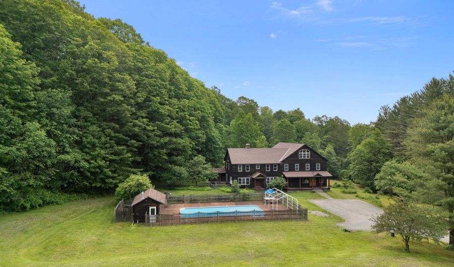 925 Hinesburg Rd, Brattleboro, VT 05301 - 5 Beds, 8 Bath