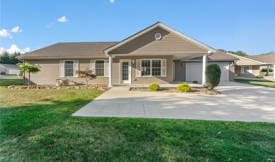 603 S Raccoon Rd 14, Austintown, OH 44515 - 2 Beds, 3 Bath