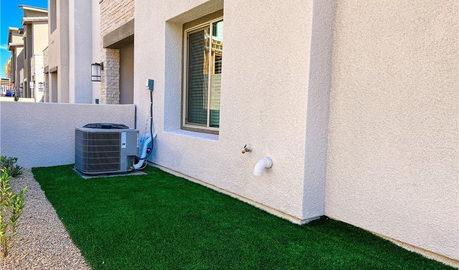 600 N Carriage Hill Dr 1091, Las Vegas, NV 89138 - 4 Beds, 3 Bath