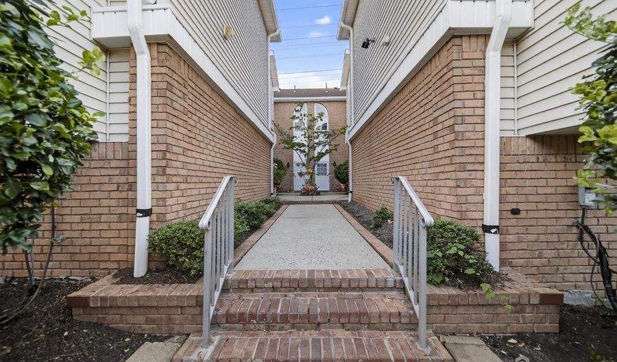 1606 Madaline Dr, Avenel, NJ 07001 - 2 Beds, 3 Bath