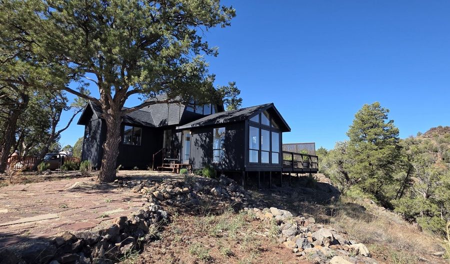 8200 W Rolling Ridge Rd, Ash Fork, AZ 86320 - 2 Beds, 2 Bath