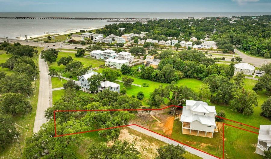 642 N Beach Blvd, Bay St. Louis, MS 39520 - 5 Beds, 4 Bath