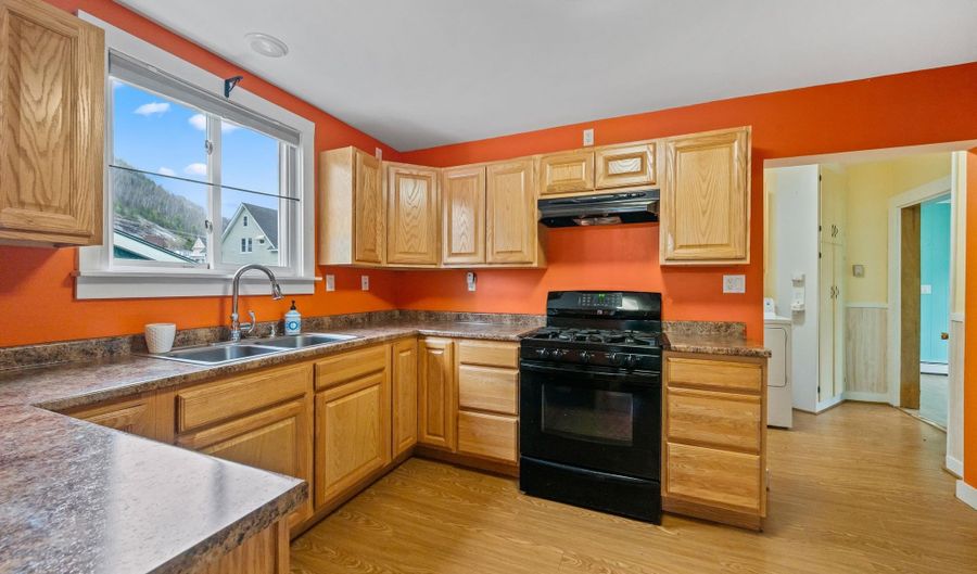 116 Sessions St, Berlin, NH 03570 - 5 Beds, 2 Bath