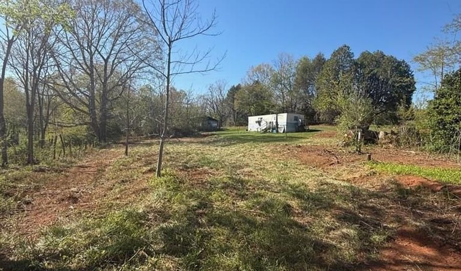 60 Ashgrove Ln, Bassett, VA 24055 - 2 Beds, 1 Bath