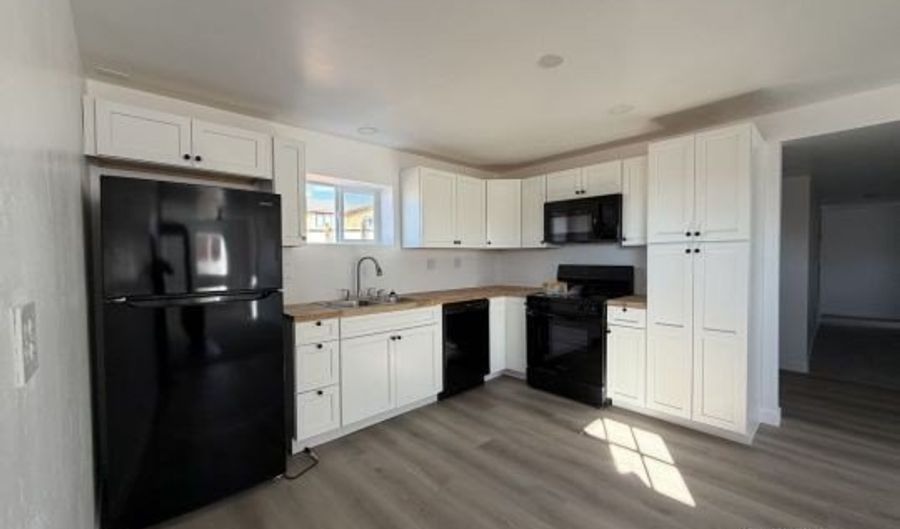 285 Carling St Lower, Colorado City, AZ 86021 - 3 Beds, 1 Bath