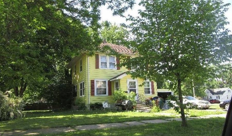 506 E 5th St, Albert Lea, MN 56007 - 3 Beds, 2 Bath