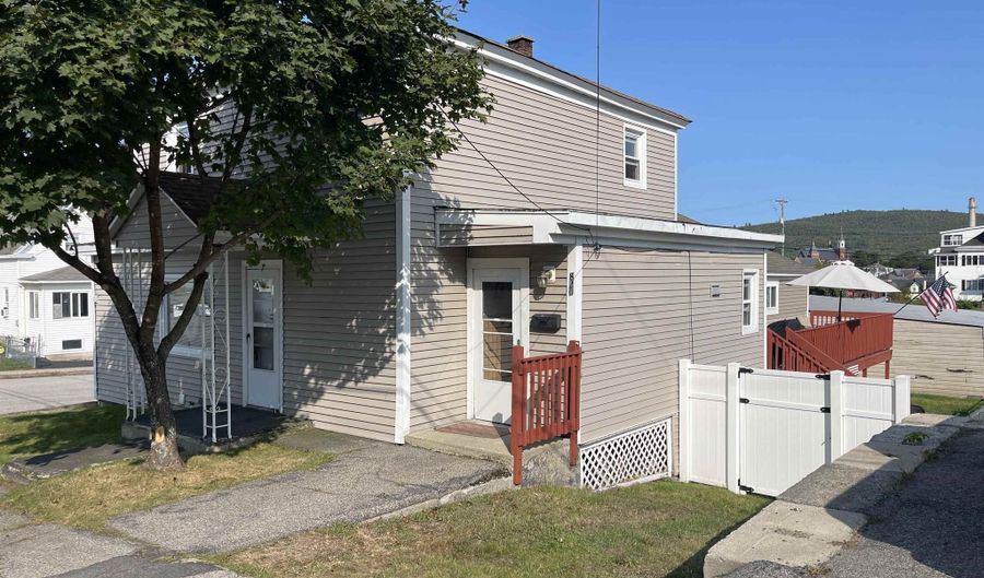 820 Fourth Ave, Berlin, NH 03570 - 5 Beds, 4 Bath