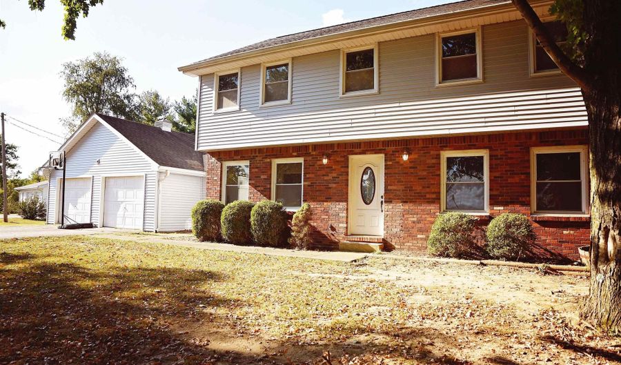 117 Mill St, Bedford, IN 47421 - 4 Beds, 3 Bath