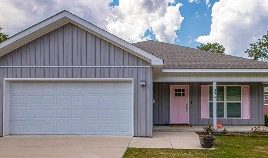 324 Troutt, Benton, AR 72019 - 3 Beds, 2 Bath