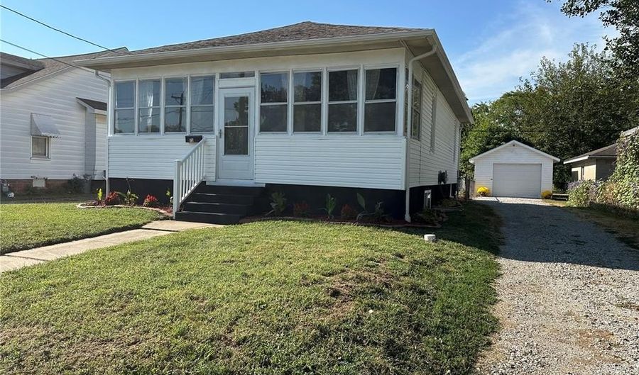 75 E Elm St, Alton, IL 62002 - 4 Beds, 2 Bath