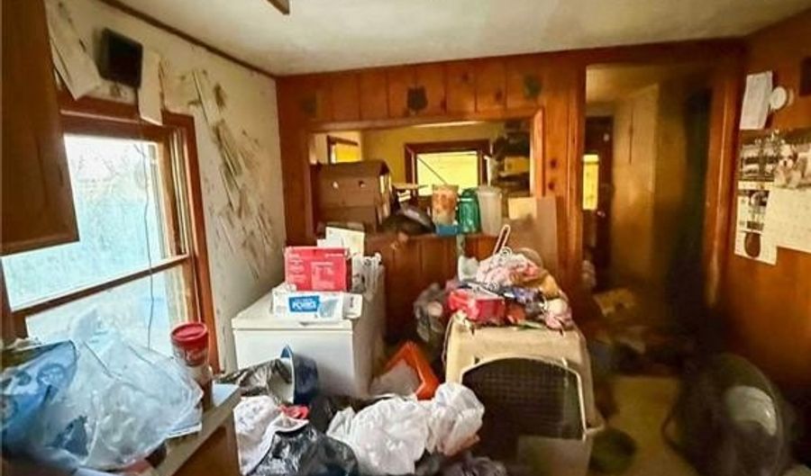 923 W 10th St, Baxter Springs, KS 66713 - 3 Beds, 1 Bath
