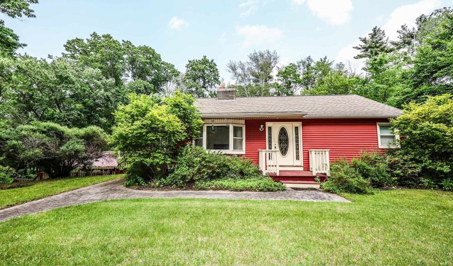 21 Holbrook Rd, Bedford, NH 03110 - 3 Beds, 2 Bath
