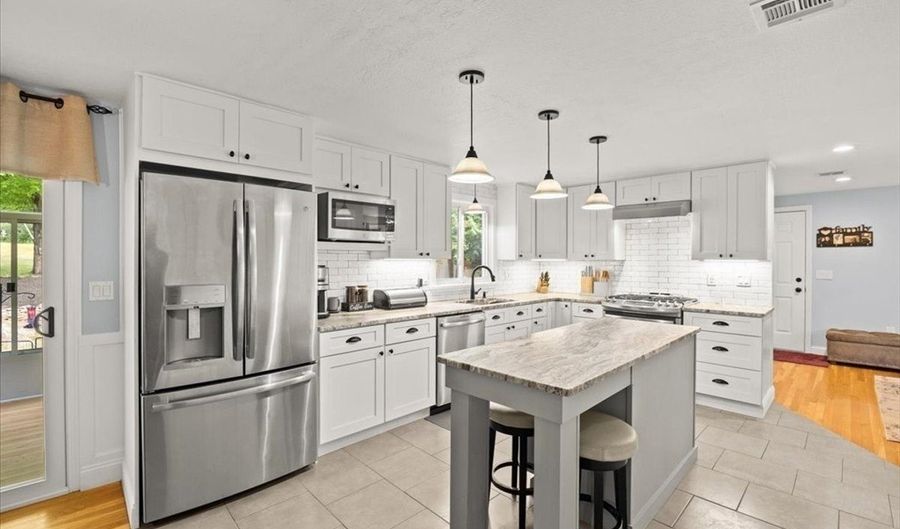 14 Cliff Rd, Bellingham, MA 02019 - 3 Beds, 3 Bath