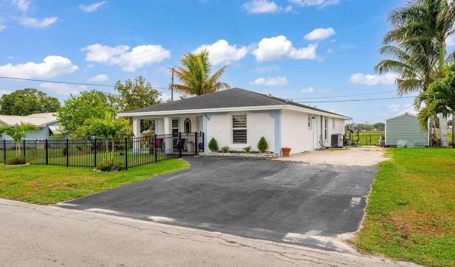 900 SW 12th St, Belle Glade, FL 33430 - 4 Beds, 3 Bath
