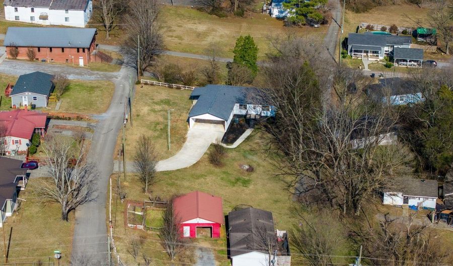 711 Walter St, Athens, TN 37303 - 3 Beds, 2 Bath