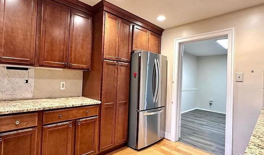 5301 WESTBARD Cir 412, Bethesda, MD 20816 - 2 Beds, 2 Bath
