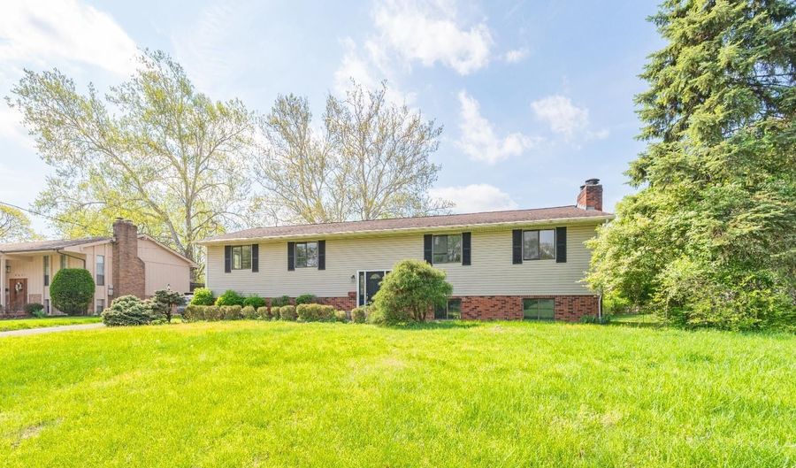 3647 E Galbraith Rd, Amberley, OH 45236 - 3 Beds, 3 Bath
