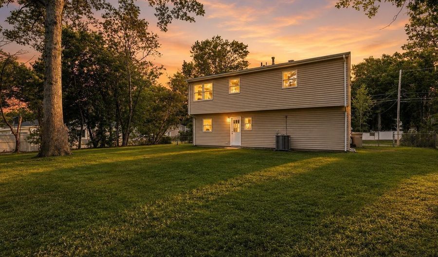 60 Woodland Rd, Bayville, NJ 08721 - 4 Beds, 2 Bath