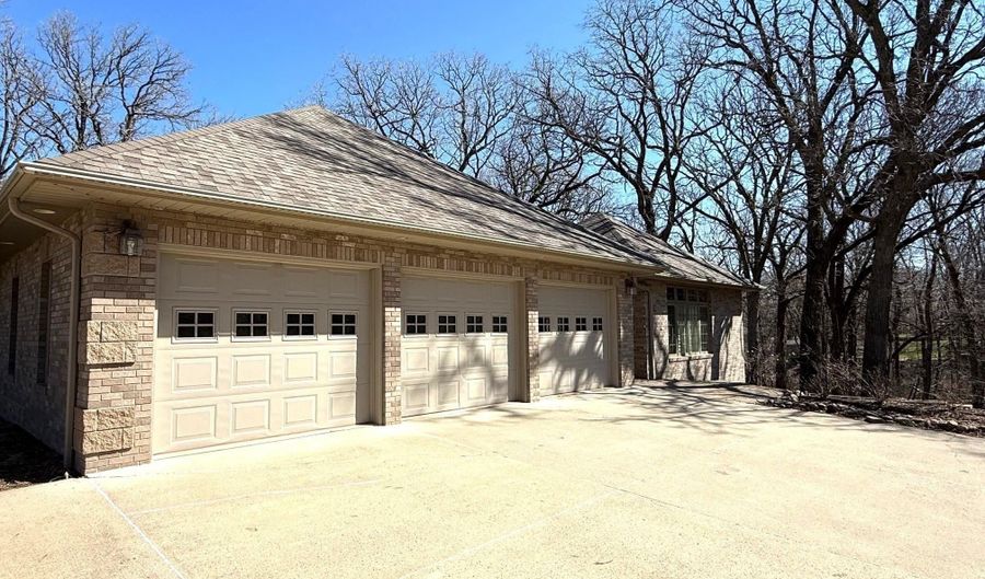 402 Timber Ests, Algona, IA 50511 - 5 Beds, 4 Bath