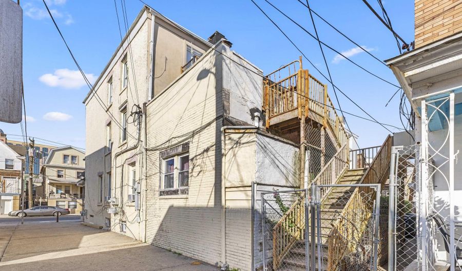 15 S Florida Ave, Atlantic City, NJ 08401 - 5 Beds, 3 Bath