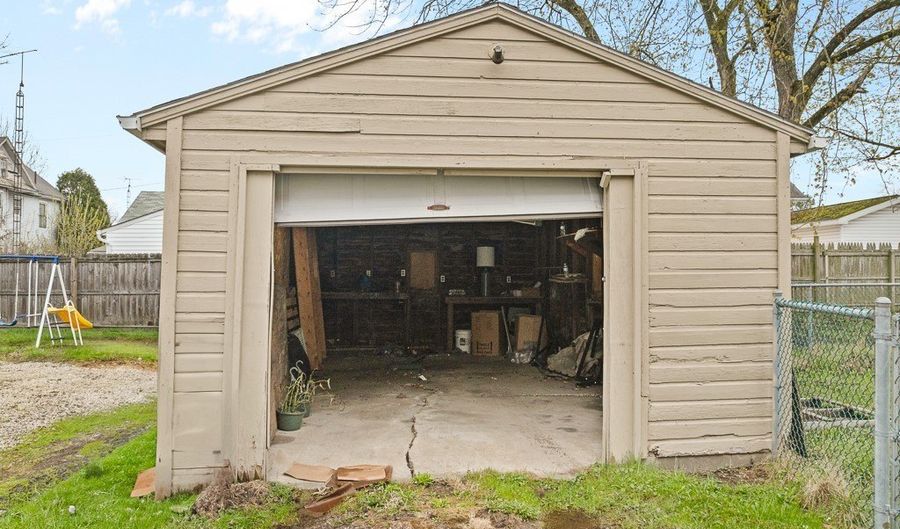 838 Wright Ave, Alliance, OH 44601 - 3 Beds, 1 Bath