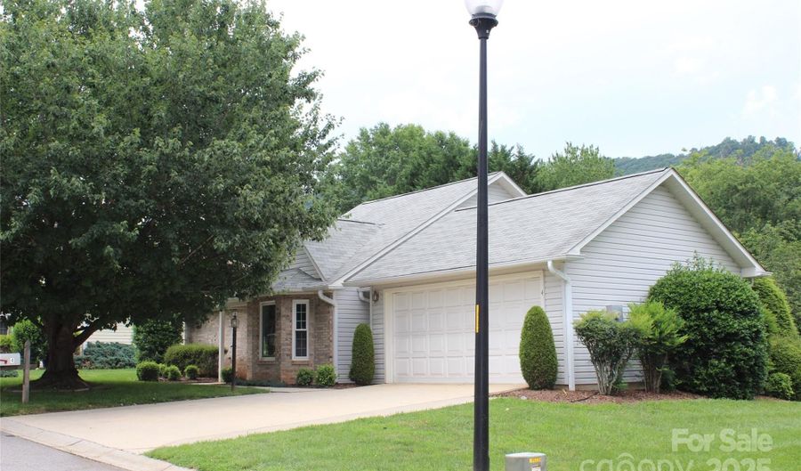 4 Gatehouse Ct, Asheville, NC 28803 - 3 Beds, 2 Bath