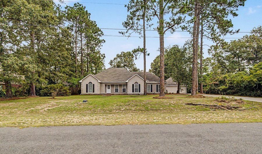 1621 Moore St, Adel, GA 31620 - 4 Beds, 3 Bath