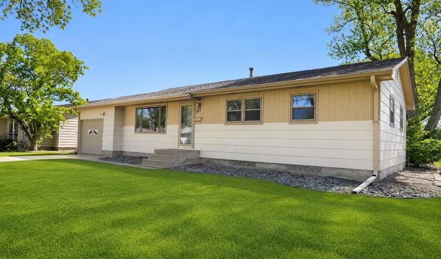 1417 S 6th St, Aberdeen, SD 57401 - 4 Beds, 2 Bath