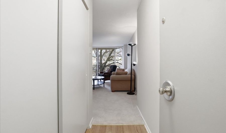 4600 S FOUR MILE RUN Dr 207, Arlington, VA 22204 - 1 Beds, 1 Bath