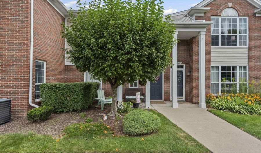 45691 Heather Rdg, Macomb Twp., MI 48044 - 2 Beds, 2 Bath
