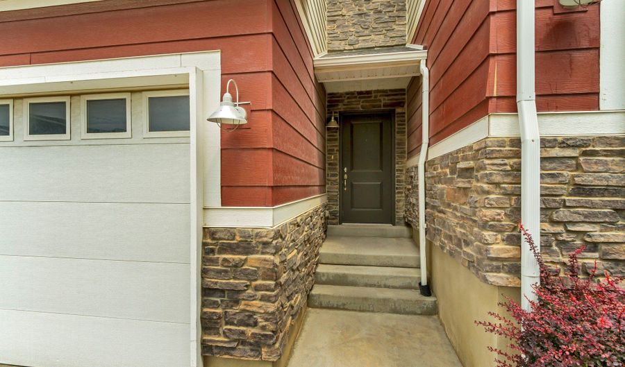 716 W BROAD STRIPES Dr, Bluffdale, UT 84065 - 3 Beds, 2 Bath