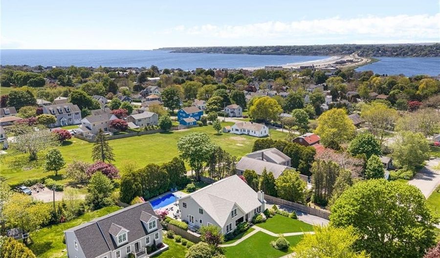 5 Maloney Ln, Middletown, RI 02842 - 5 Beds, 5 Bath