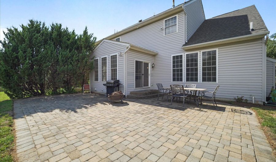 106 CONESTOGA Ct, Boonsboro, MD 21713 - 4 Beds, 4 Bath