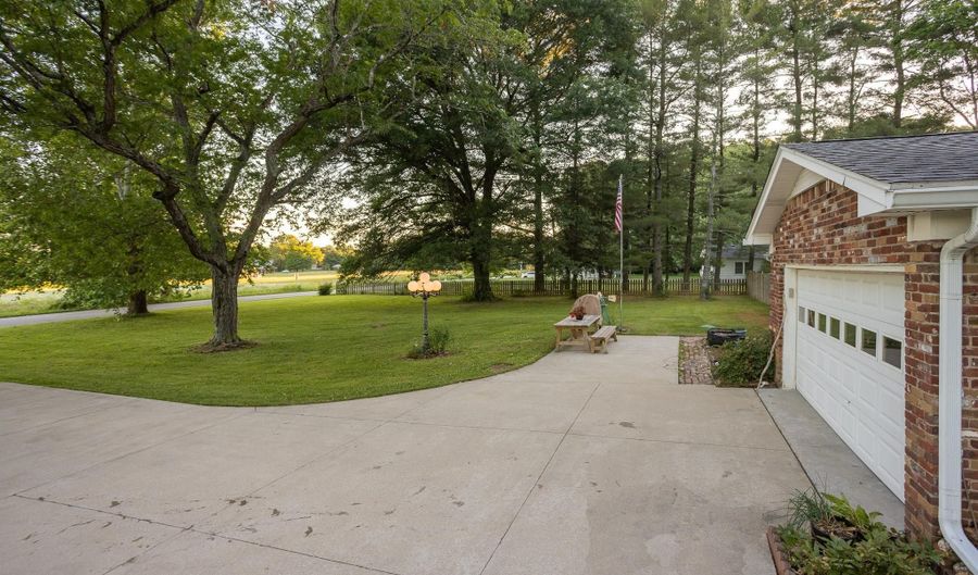 185 Vinegar Hill Rd, Bedford, IN 47421 - 3 Beds, 2 Bath