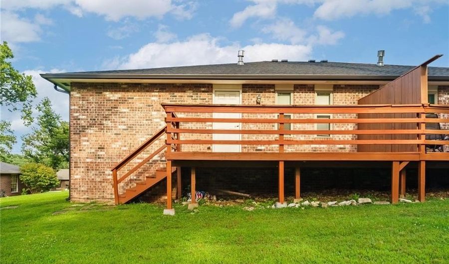 2109 Oakwood Ave, Bentonville, AR 72712 - 2 Beds, 2 Bath