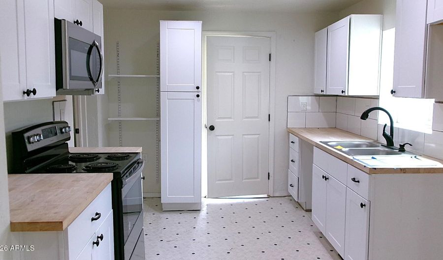 414 VAN DYKE St, Bisbee, AZ 85603 - 2 Beds, 1 Bath