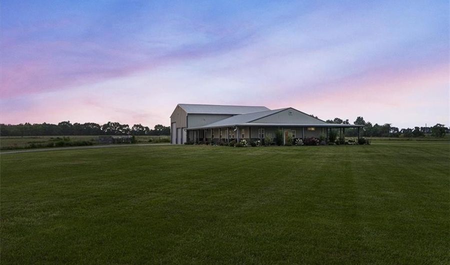 972 County Road 14004 N/A NE, Adrian, MO 64720 - 4 Beds, 4 Bath