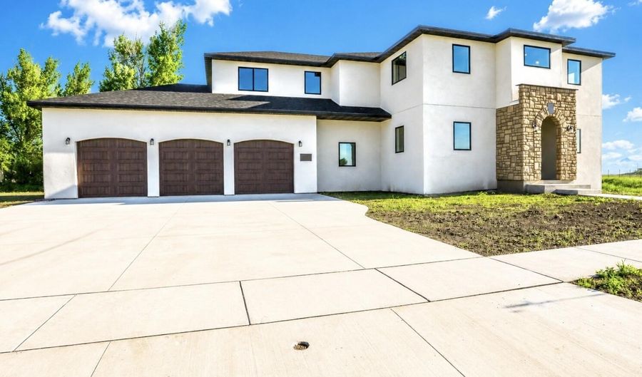 5006 Kingfisher Ave, Aberdeen, SD 57401 - 6 Beds, 5 Bath
