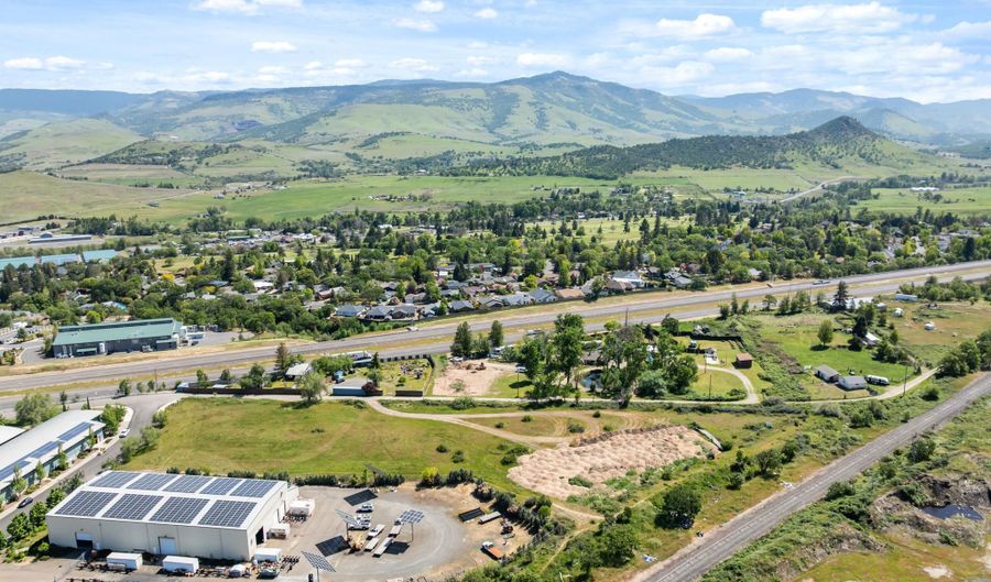 799 E Jefferson Ave, Ashland, OR 97520 - 0 Beds, 0 Bath