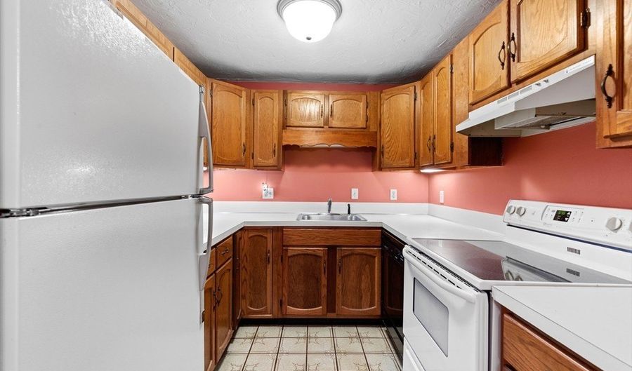 9 Pleasant Park Ave 2I, Barnstable, MA 02601 - 2 Beds, 2 Bath